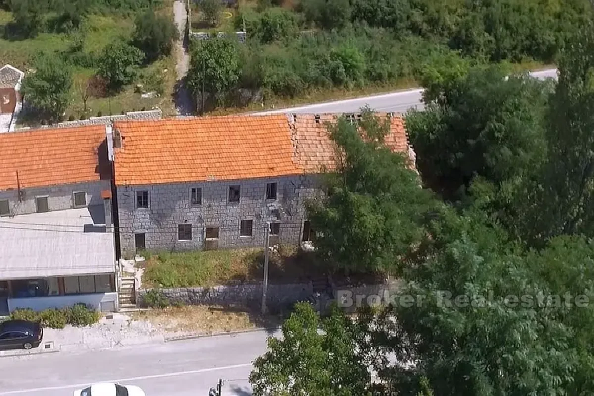 Vecchia casa di pietra per ristrutturazione, in vendita