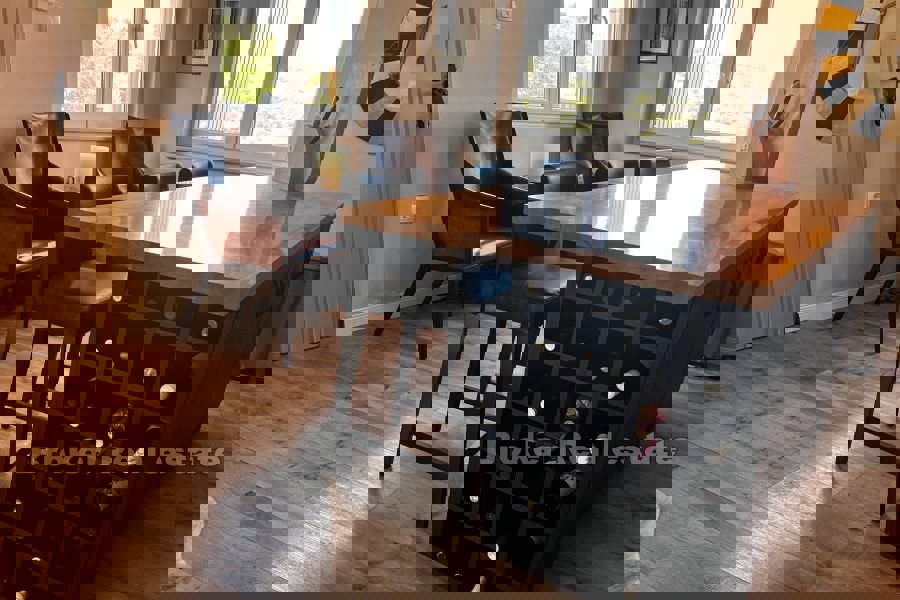 Casa in pietra con vista sul mare