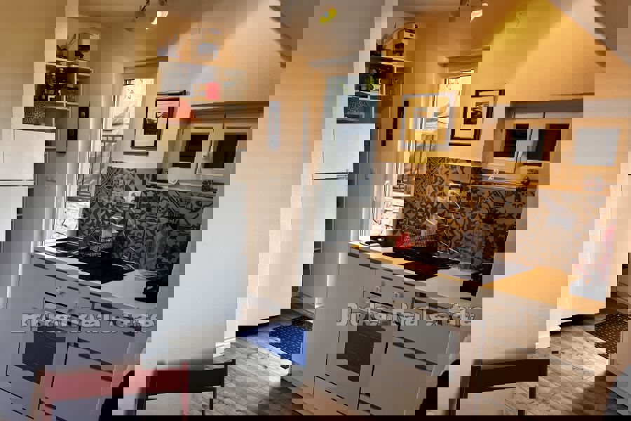 Casa in pietra con vista sul mare