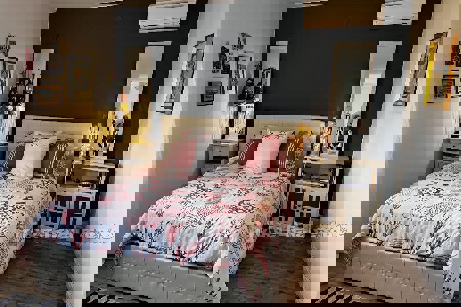 Casa in pietra con vista sul mare