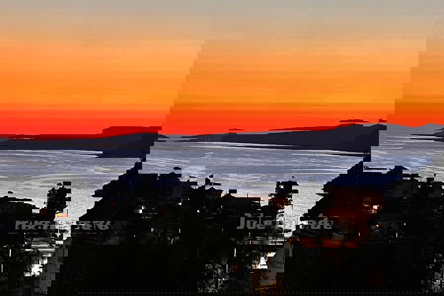 Casa in pietra con vista sul mare