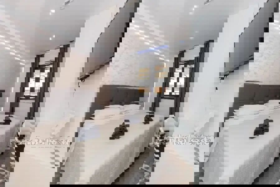 Appartamento moderno con piscina