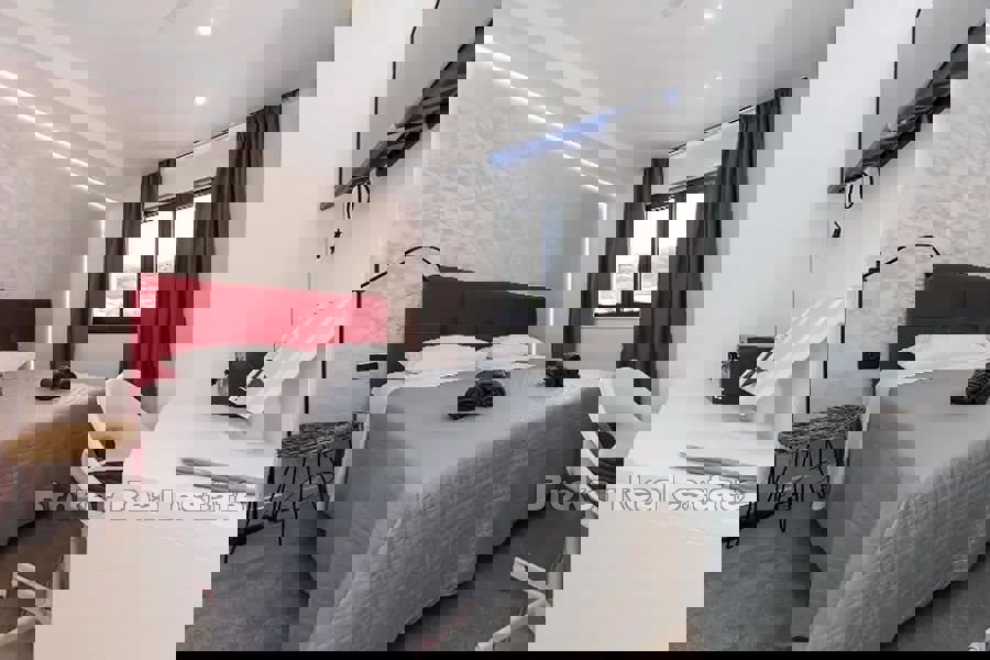 Appartamento moderno con piscina