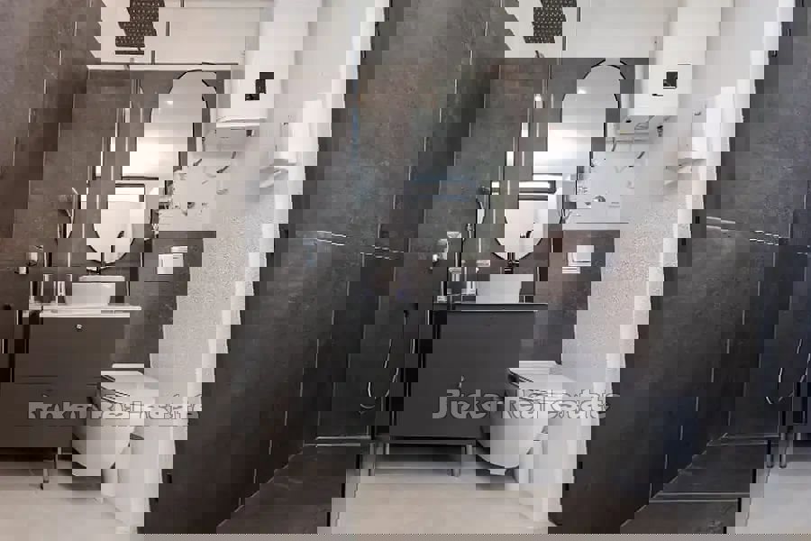 Appartamento moderno con piscina