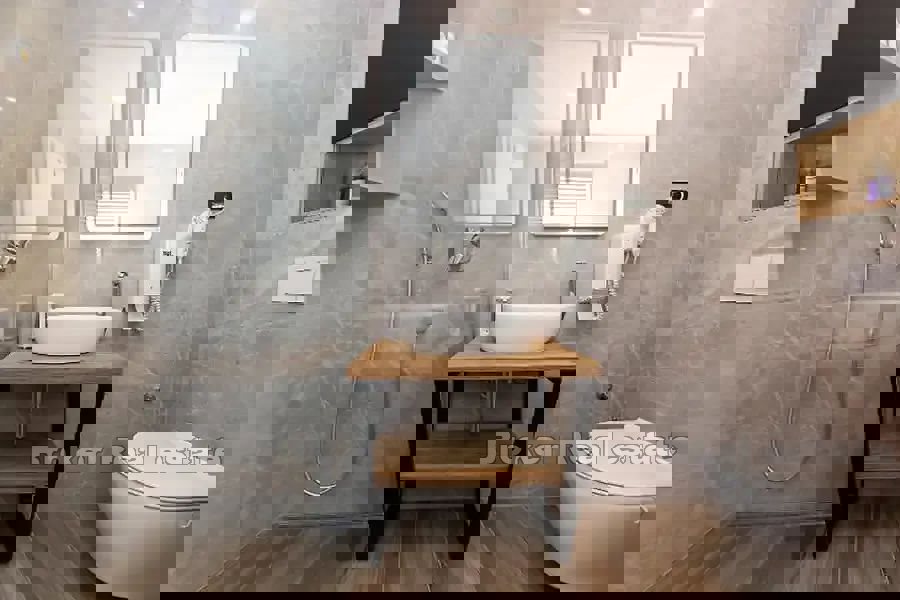 Appartamento moderno con piscina