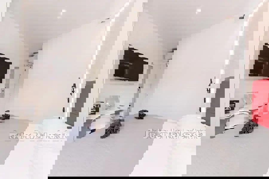 Appartamento moderno con piscina