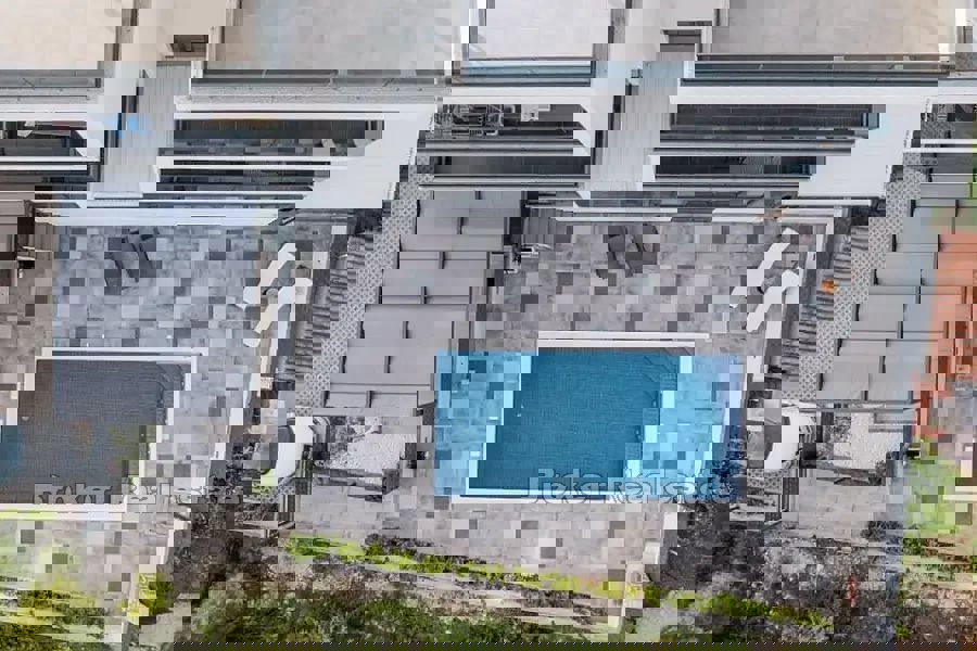 Appartamento moderno con piscina