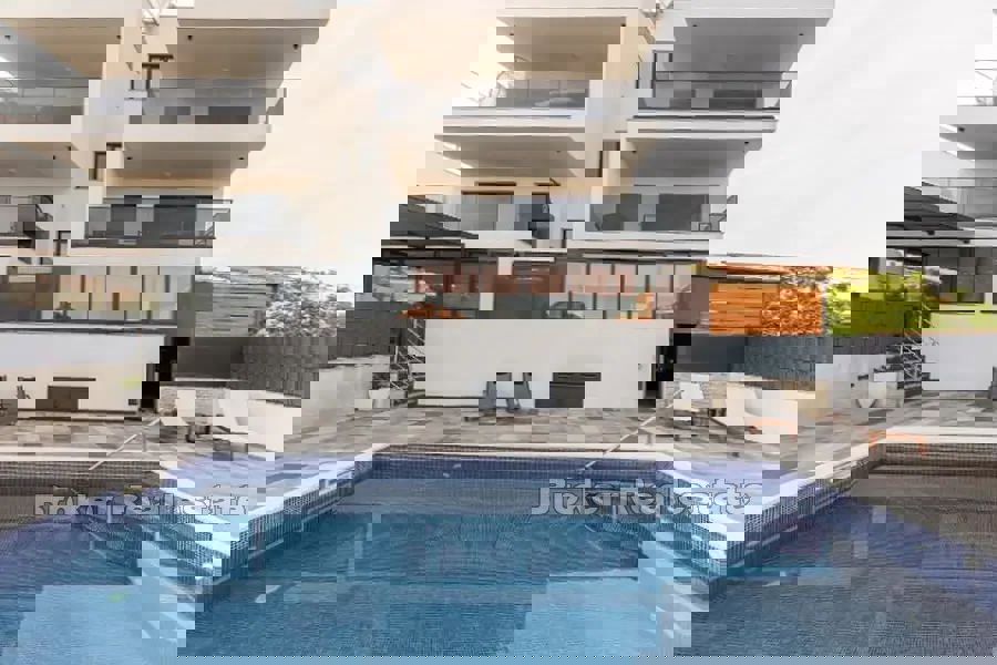 Appartamento moderno con piscina