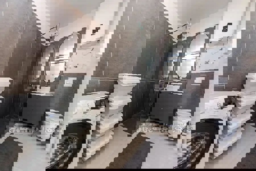 Appartamento moderno con piscina