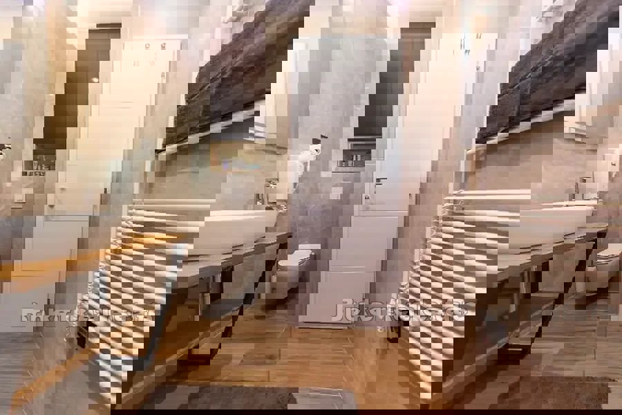 Appartamento moderno con piscina