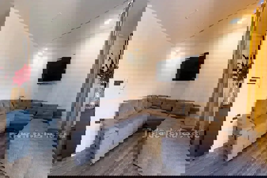 Appartamento moderno con piscina