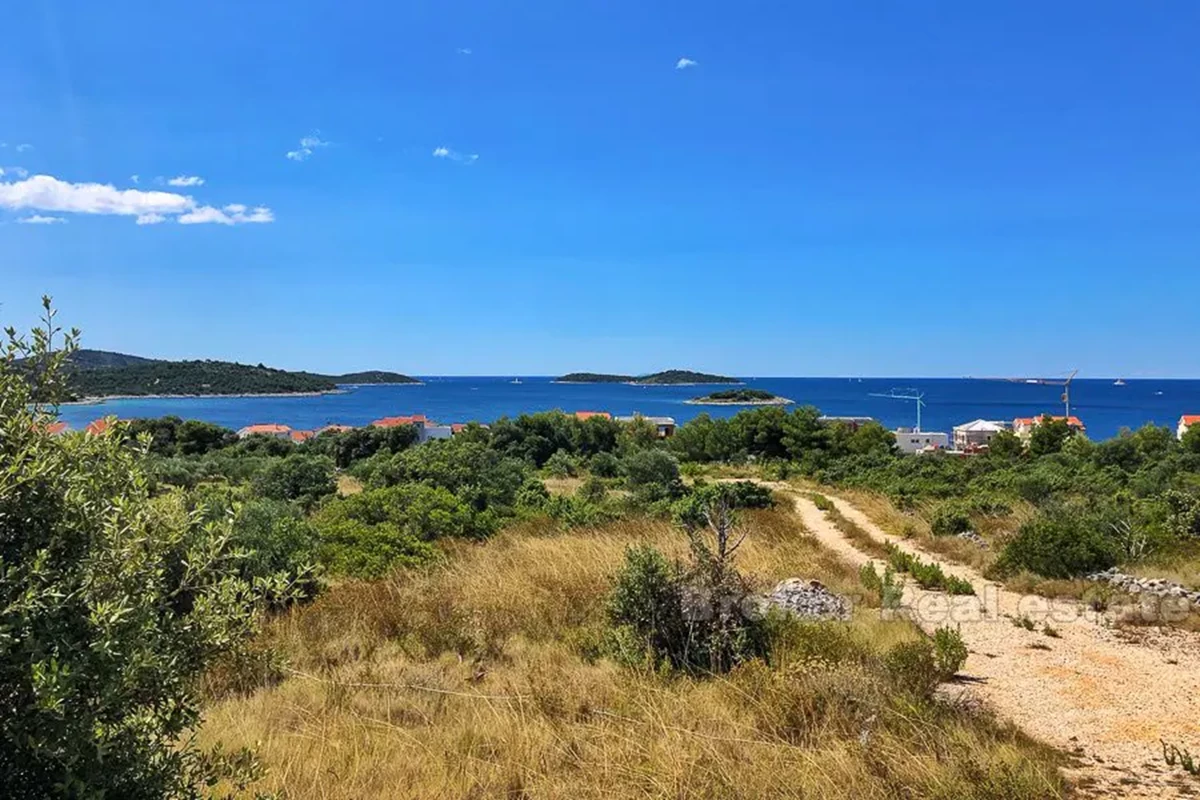 Terreno edificabile con vista sul mare aperto in vendita