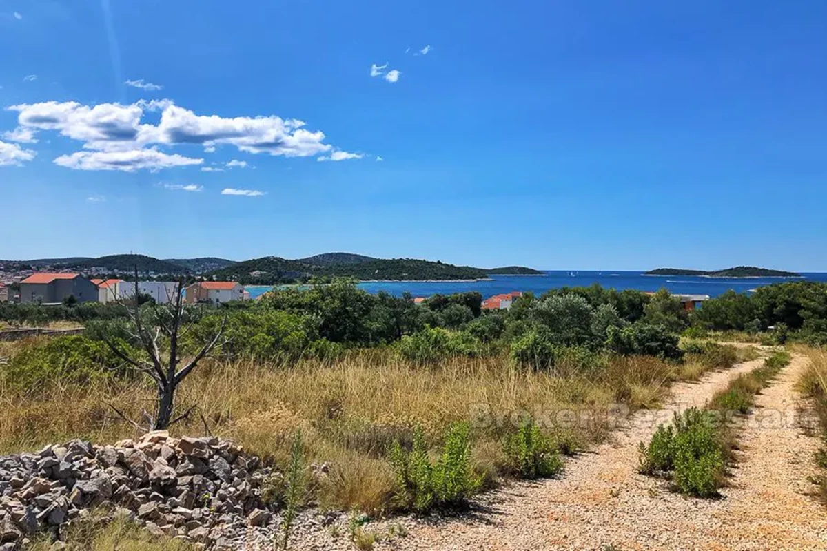 Terreno edificabile con vista sul mare aperto in vendita