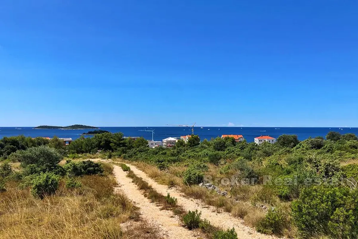 Terreno edificabile con vista sul mare aperto in vendita