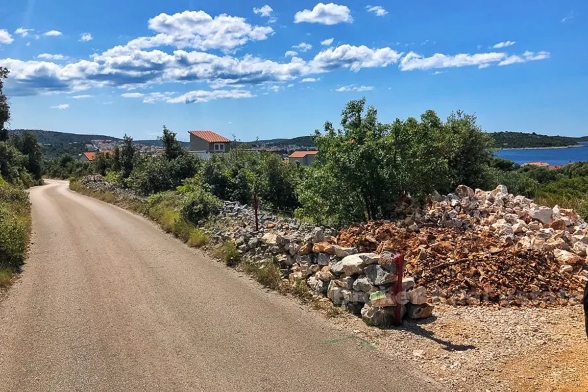 Terreno edificabile con vista sul mare aperto in vendita