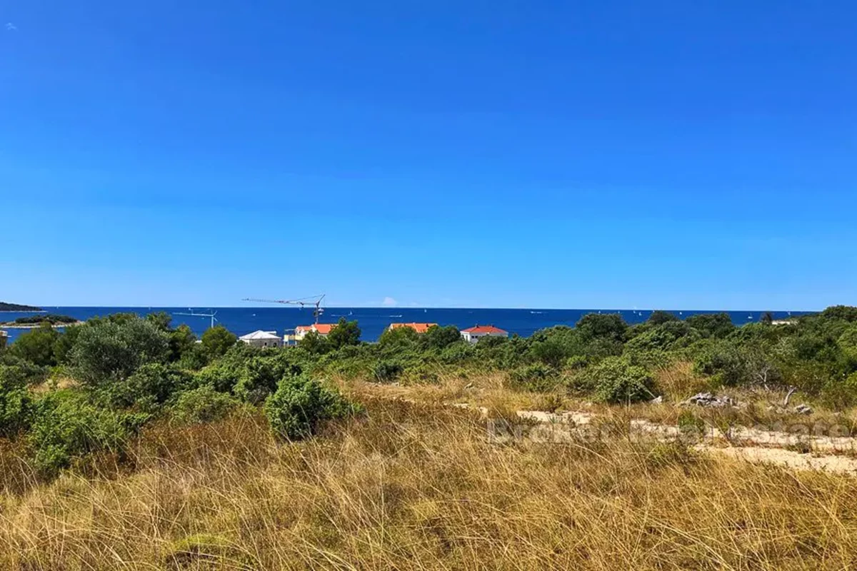 Terreno edificabile con vista sul mare aperto in vendita