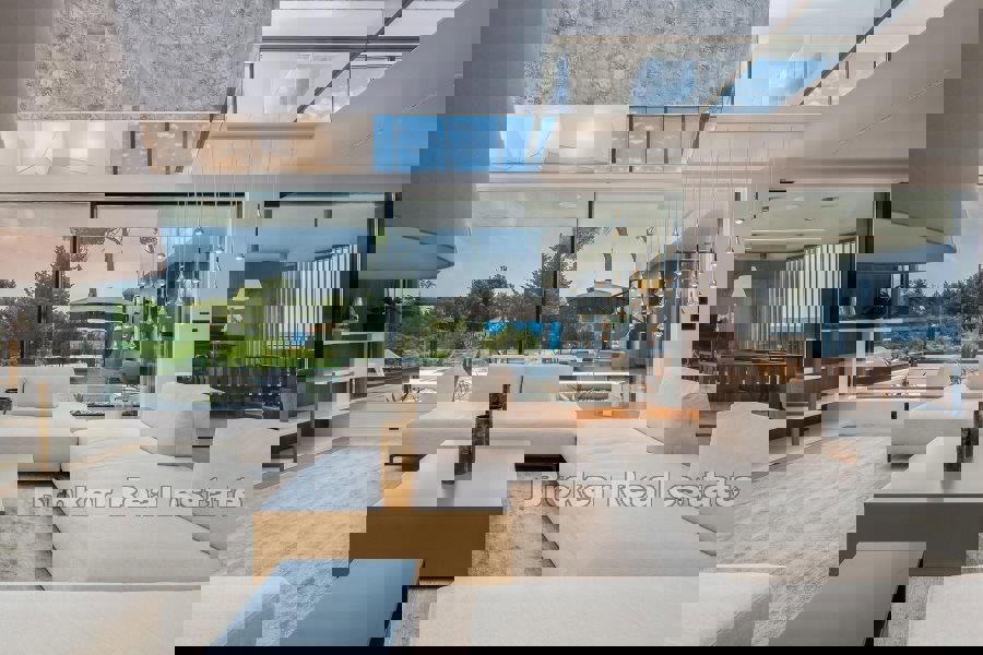 Villa di lusso con piscina e vista mare