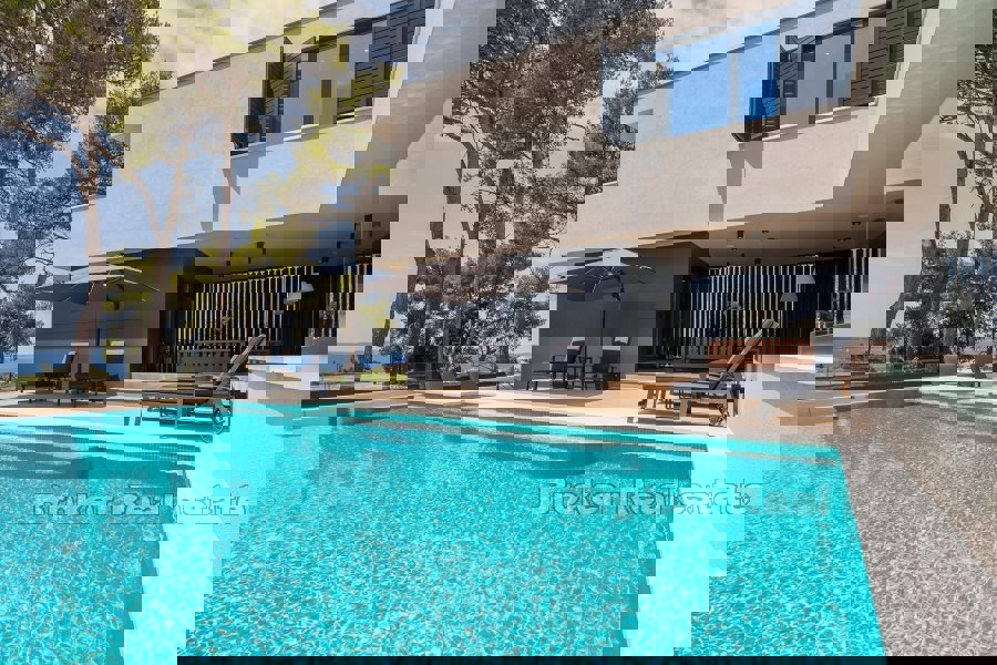 Villa di lusso con piscina e vista mare