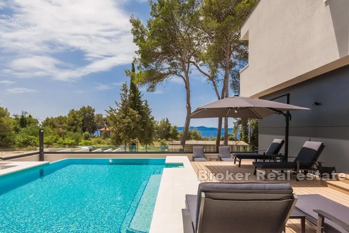 Villa di lusso con piscina e vista mare