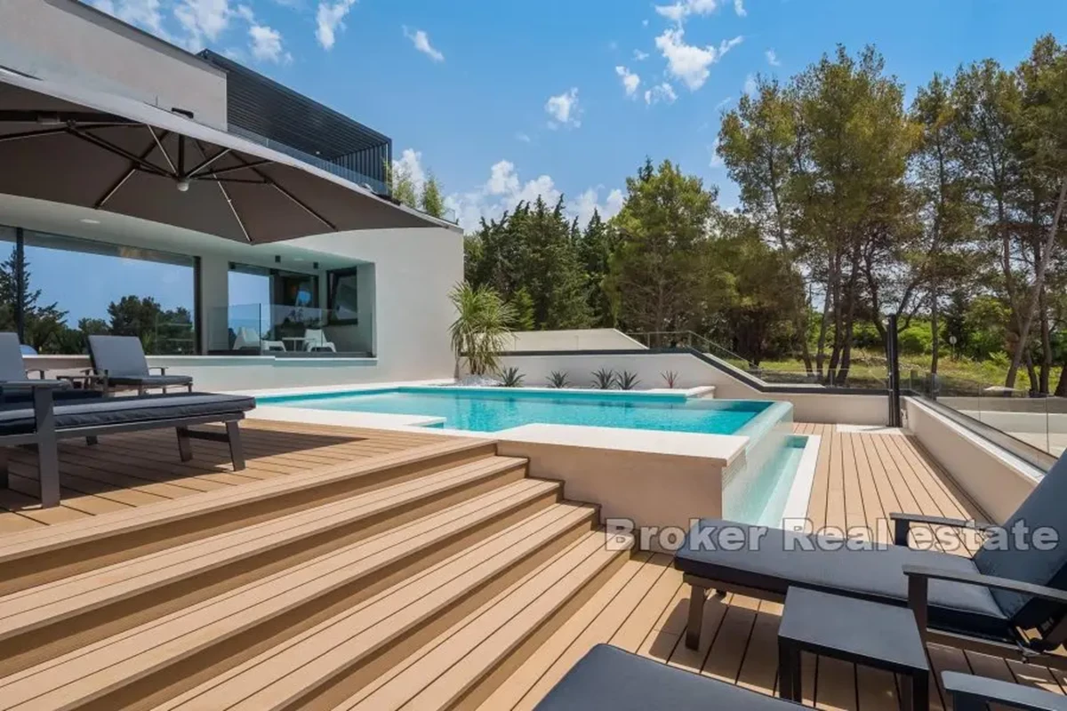 Villa di lusso con piscina e vista mare