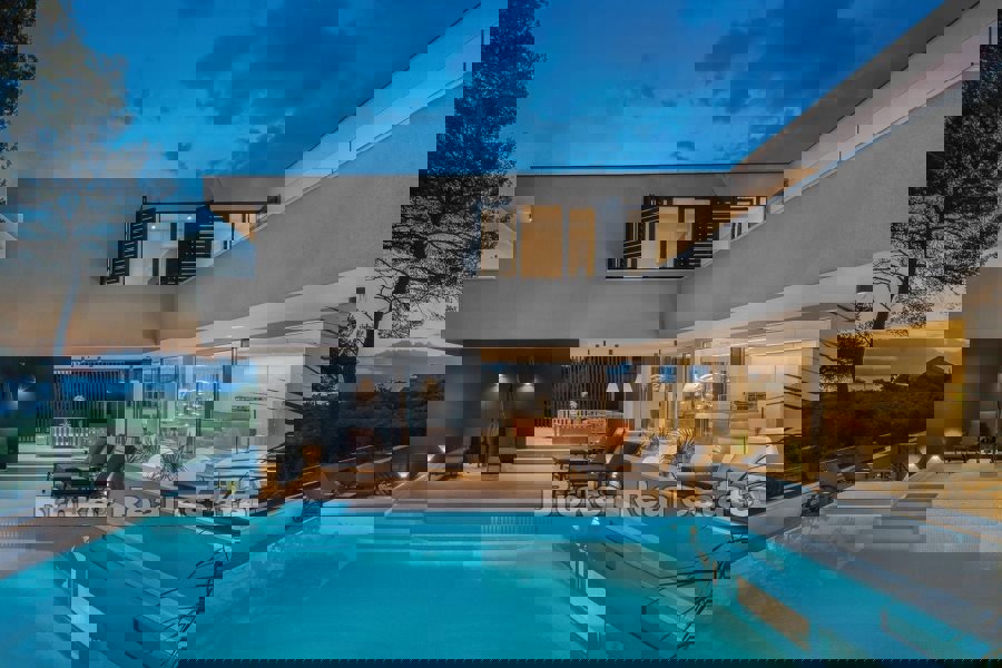 Villa di lusso con piscina e vista mare