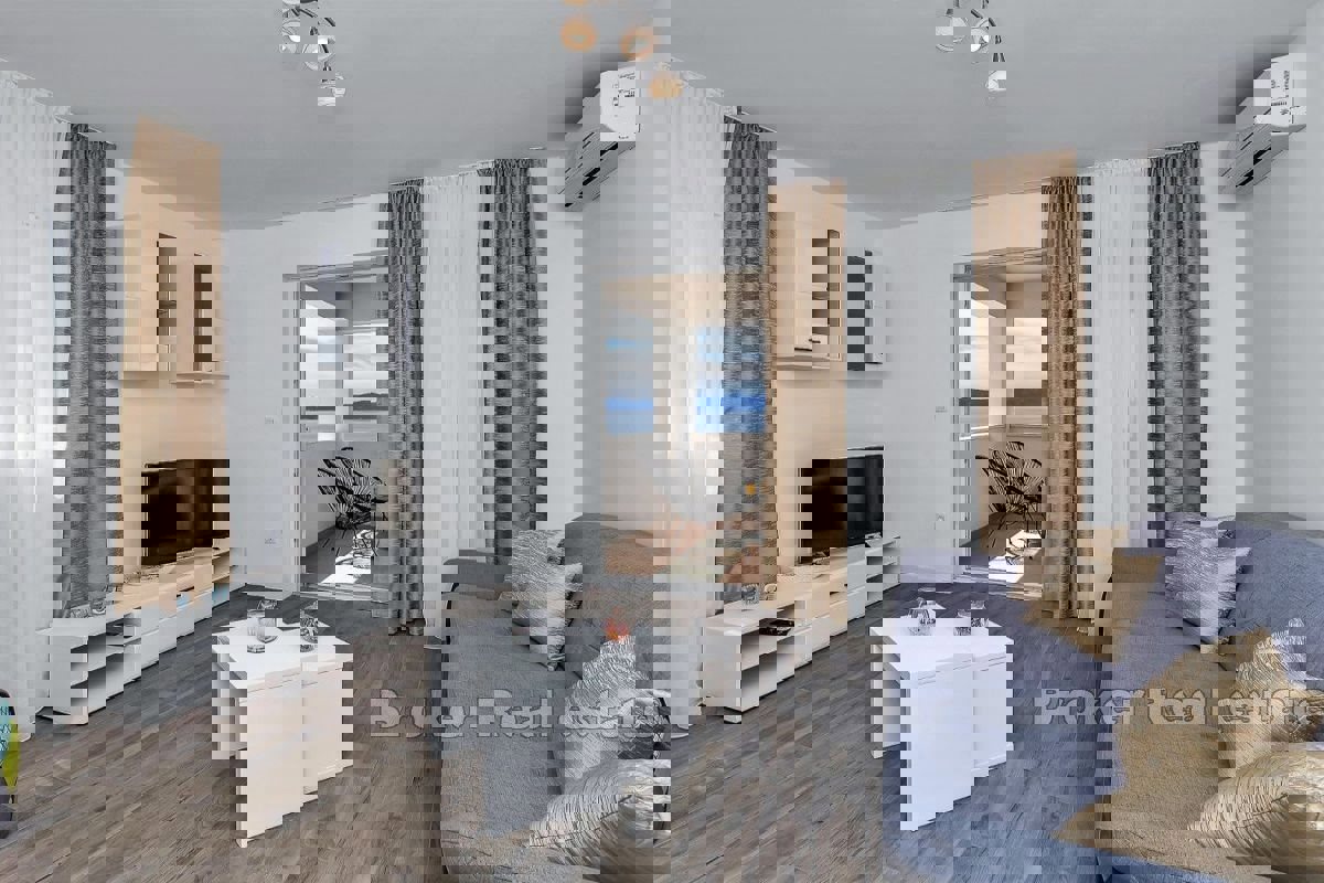 Villa con piscina e vista mare