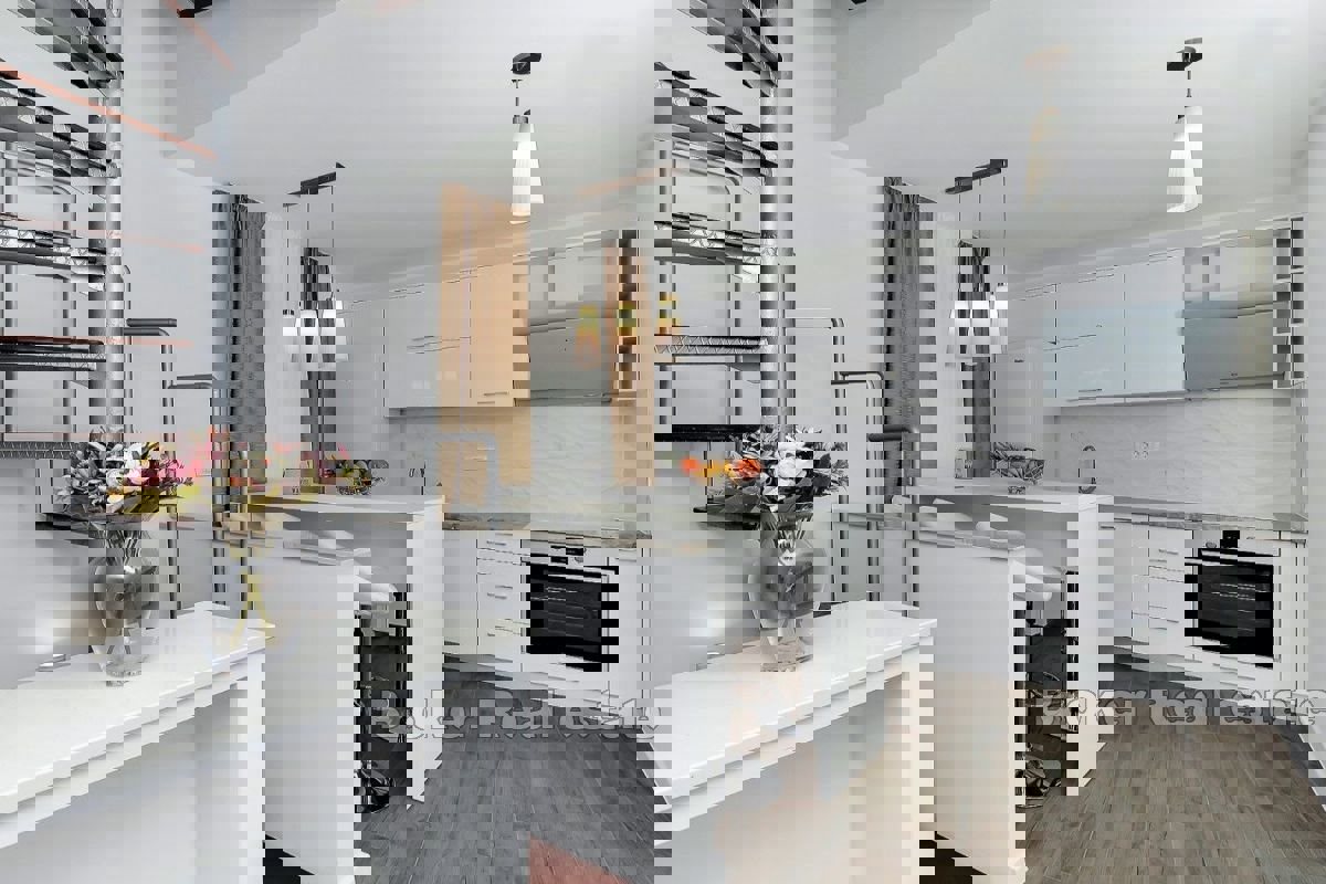 Villa con piscina e vista mare