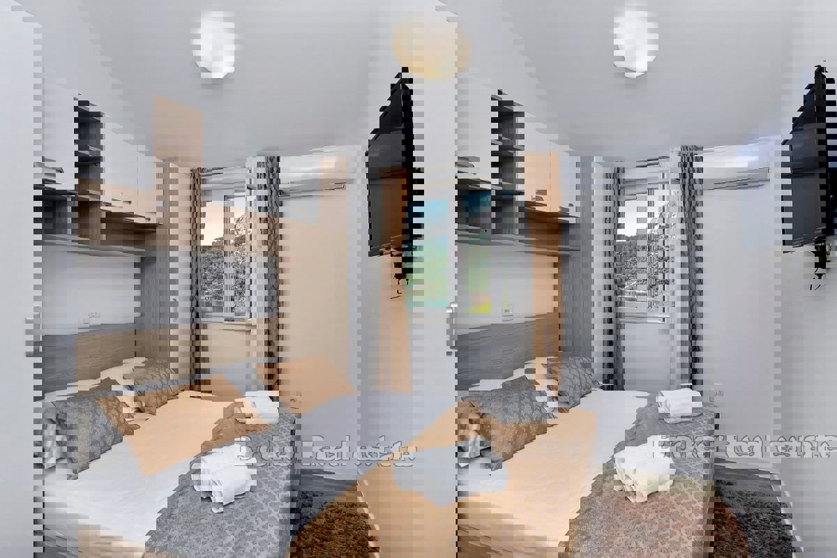 Villa con piscina e vista mare