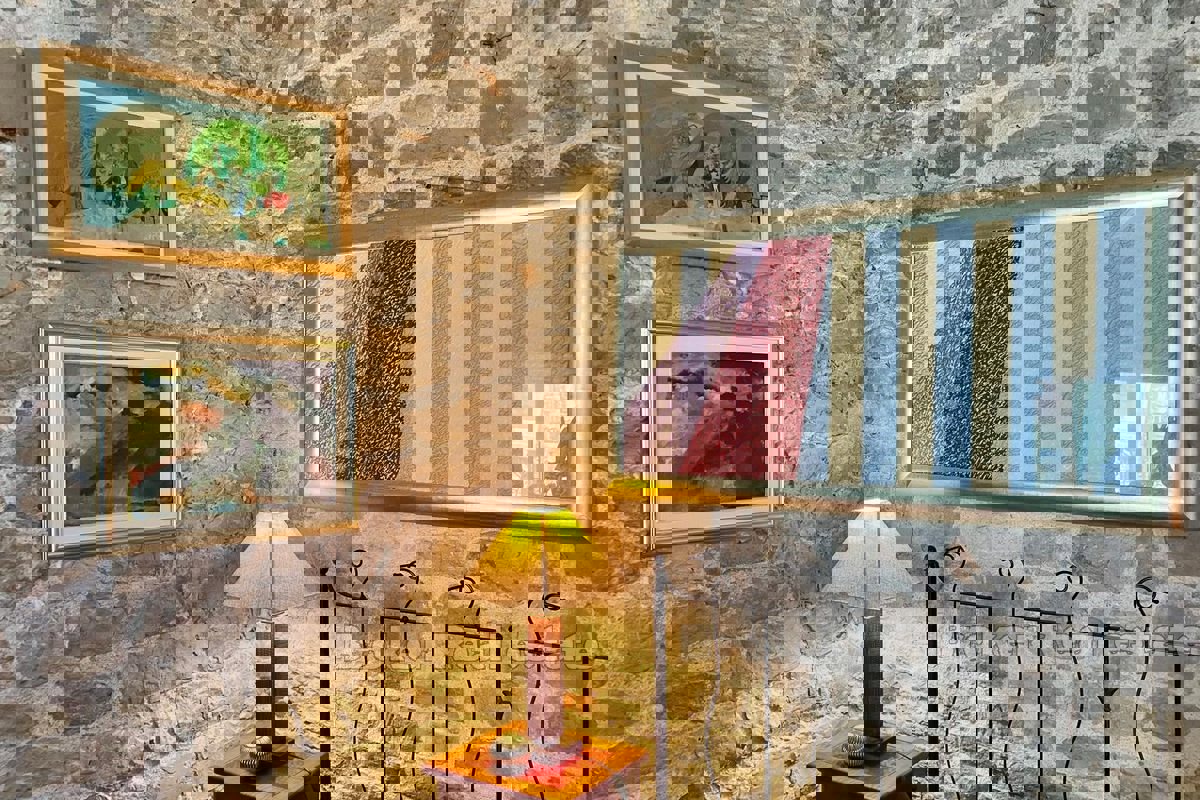 Locali residenziali-commerciali nel palazzo