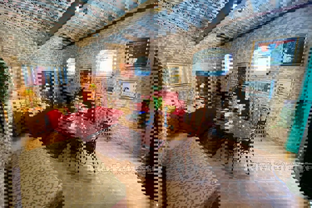 Locali residenziali-commerciali nel palazzo