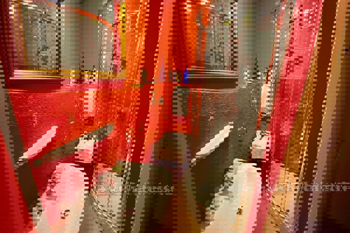 Locali residenziali-commerciali nel palazzo