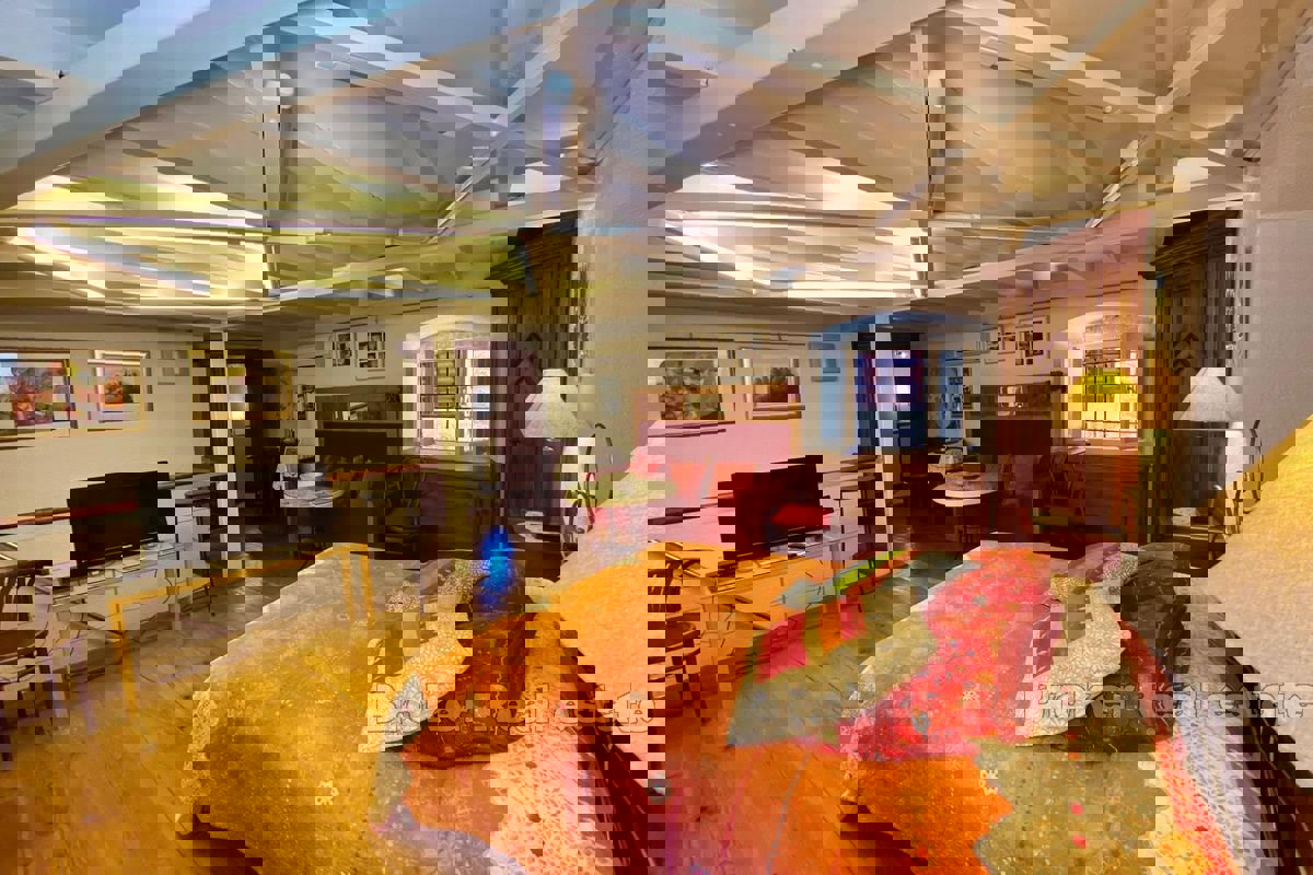 Locali residenziali-commerciali nel palazzo