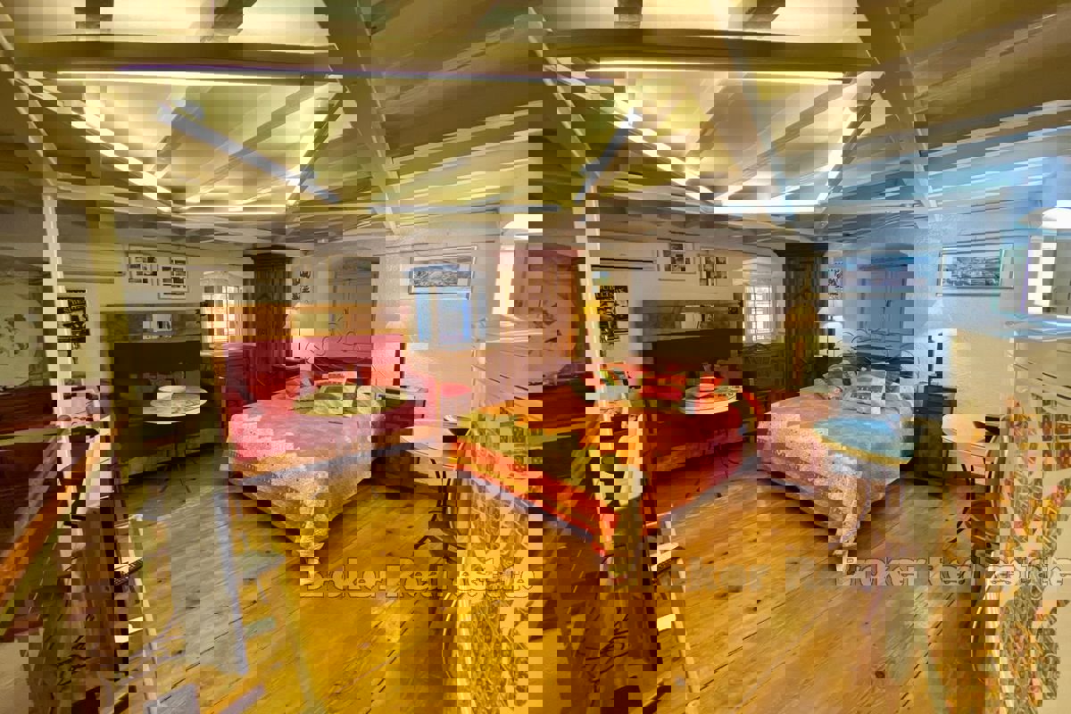 Locali residenziali-commerciali nel palazzo