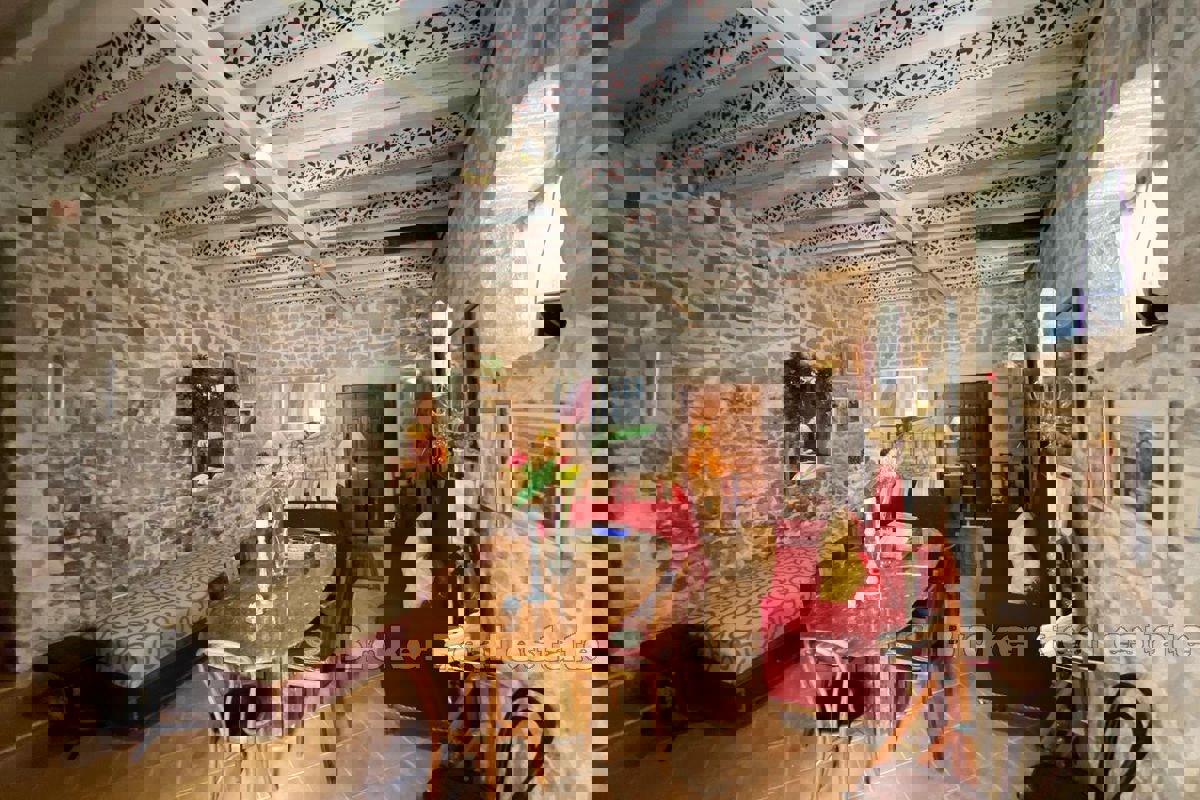 Locali residenziali-commerciali nel palazzo