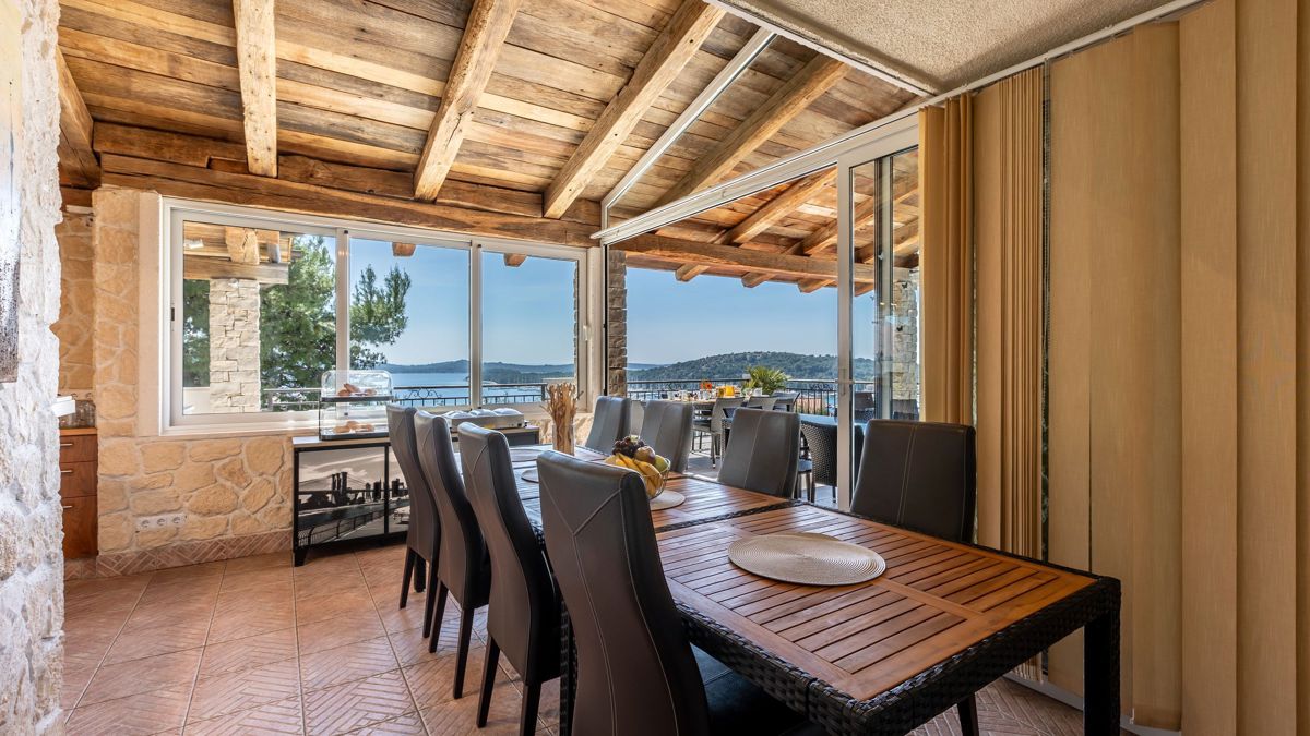 Villa con vista mare aperta