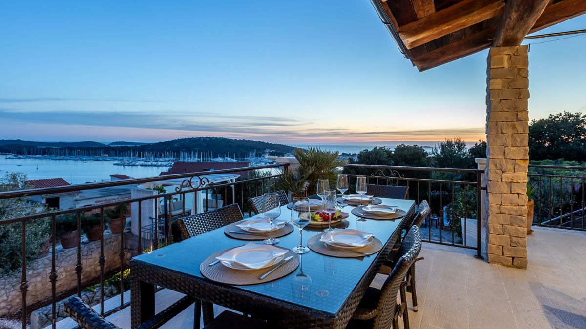 Villa con vista mare aperta