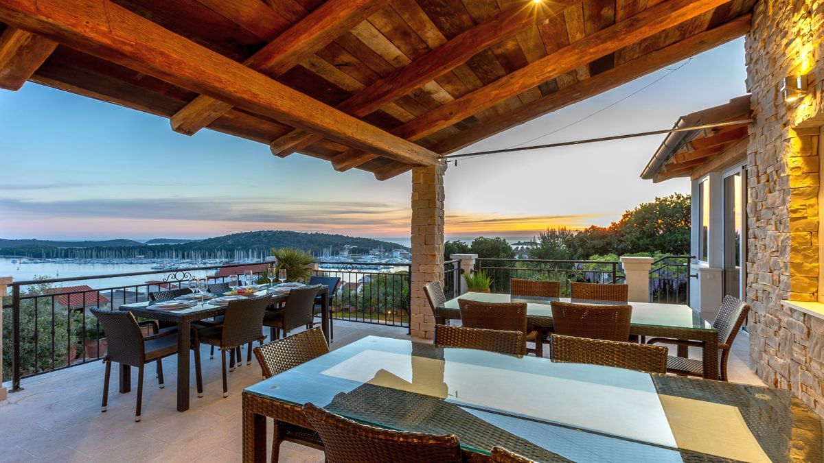 Villa con vista mare aperta