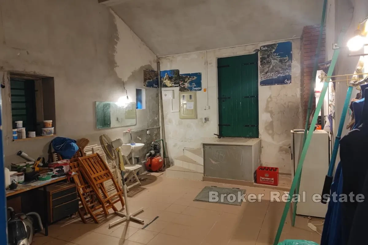 Una casa nella natura con vista panoramica sul mare