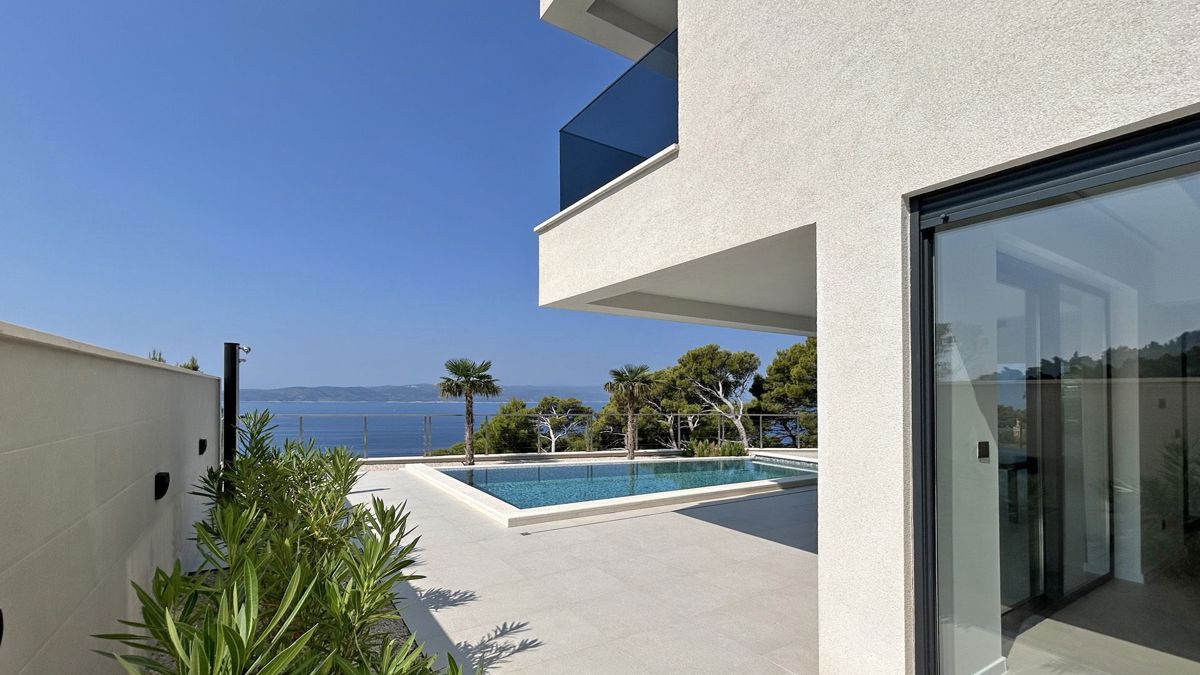 Casa di lusso con piscina e vista mare