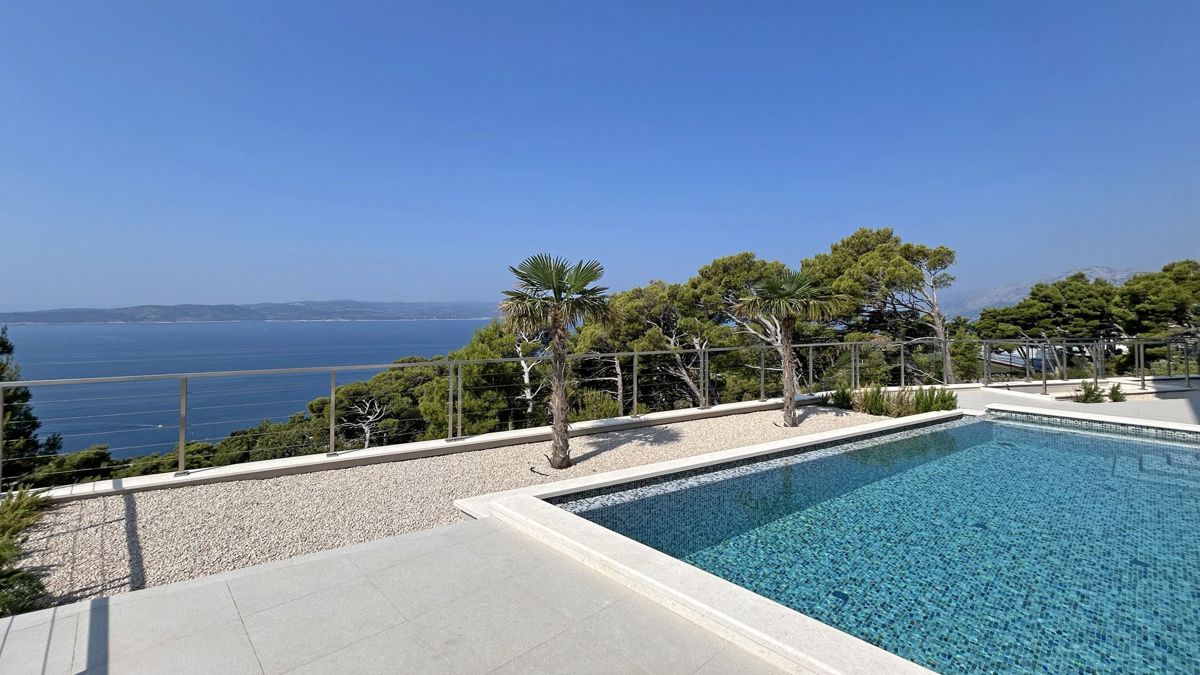 Casa di lusso con piscina e vista mare