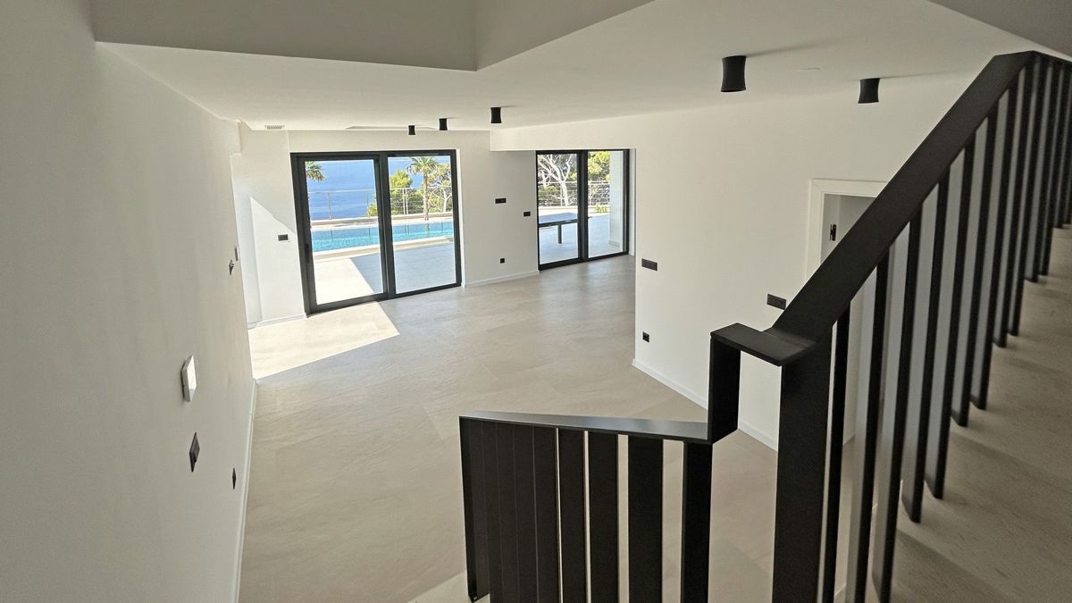 Casa di lusso con piscina e vista mare