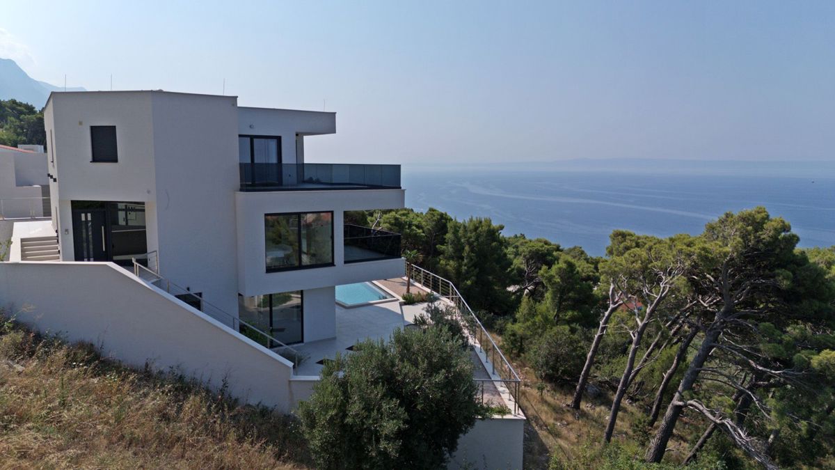 Casa di lusso con piscina e vista mare