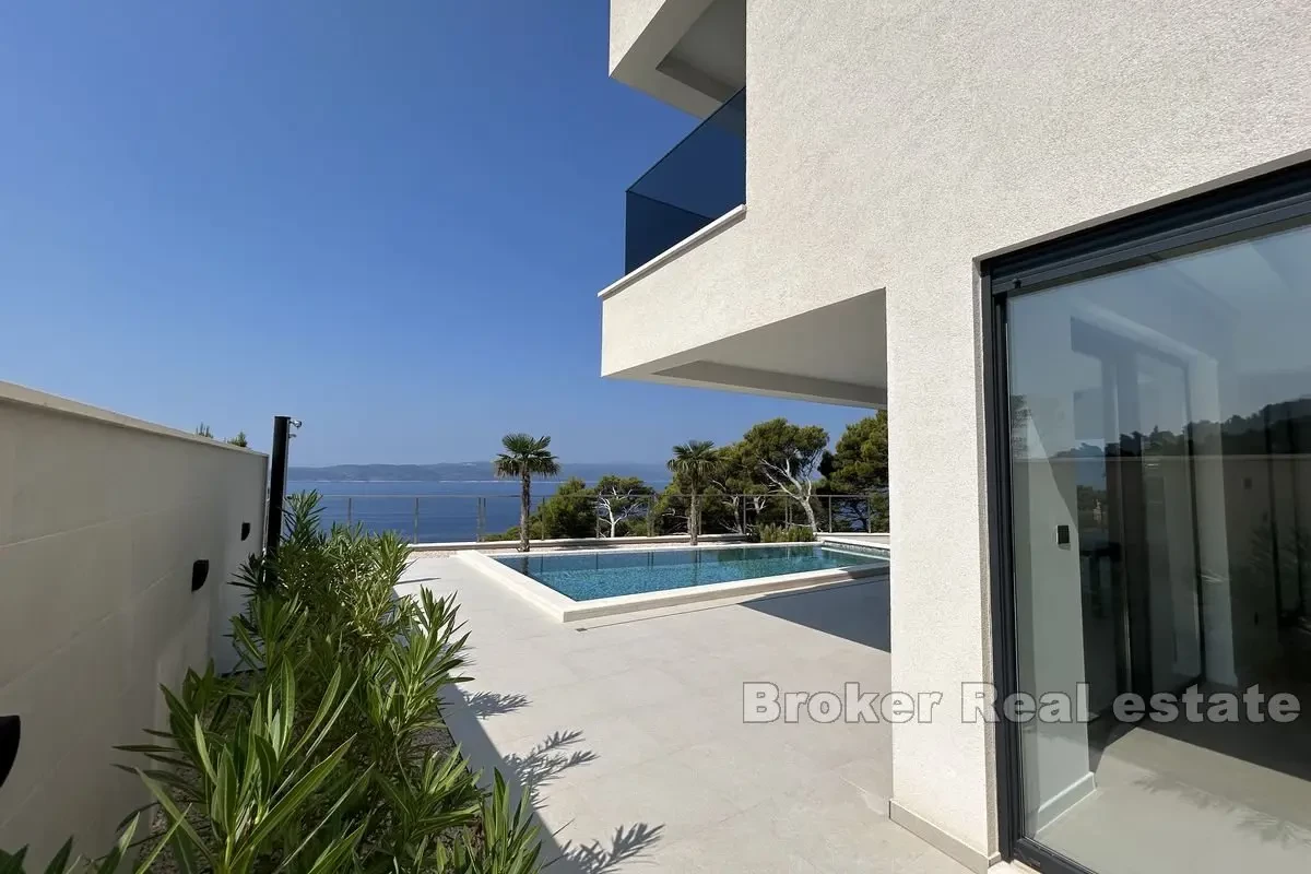 Casa di lusso con piscina e vista mare