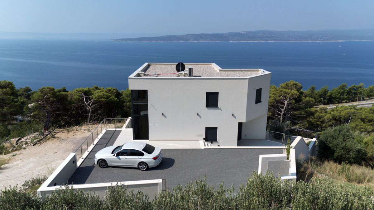 Casa di lusso con piscina e vista mare