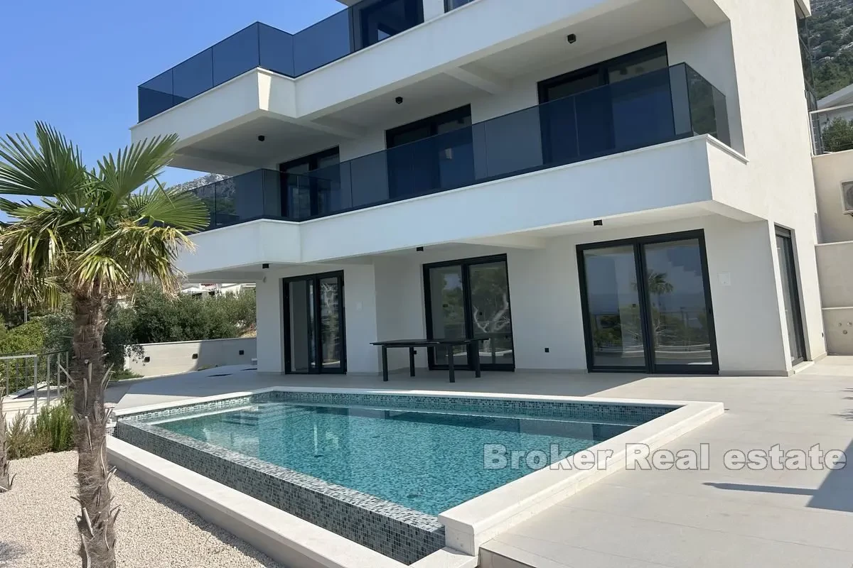 Casa di lusso con piscina e vista mare