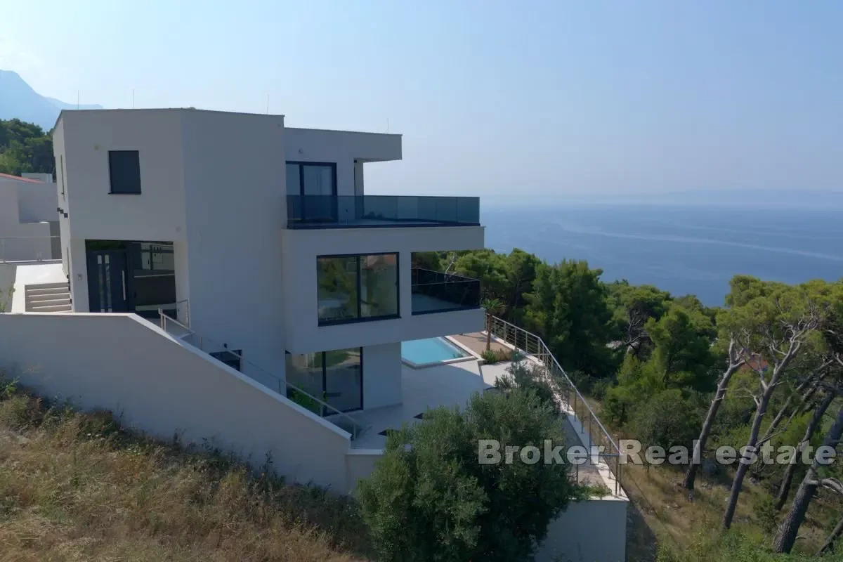 Casa di lusso con piscina e vista mare