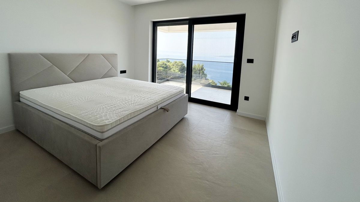 Casa di lusso con piscina e vista mare