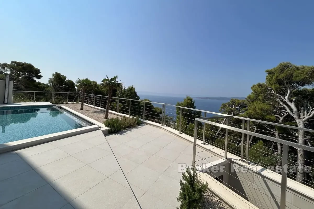 Casa di lusso con piscina e vista mare