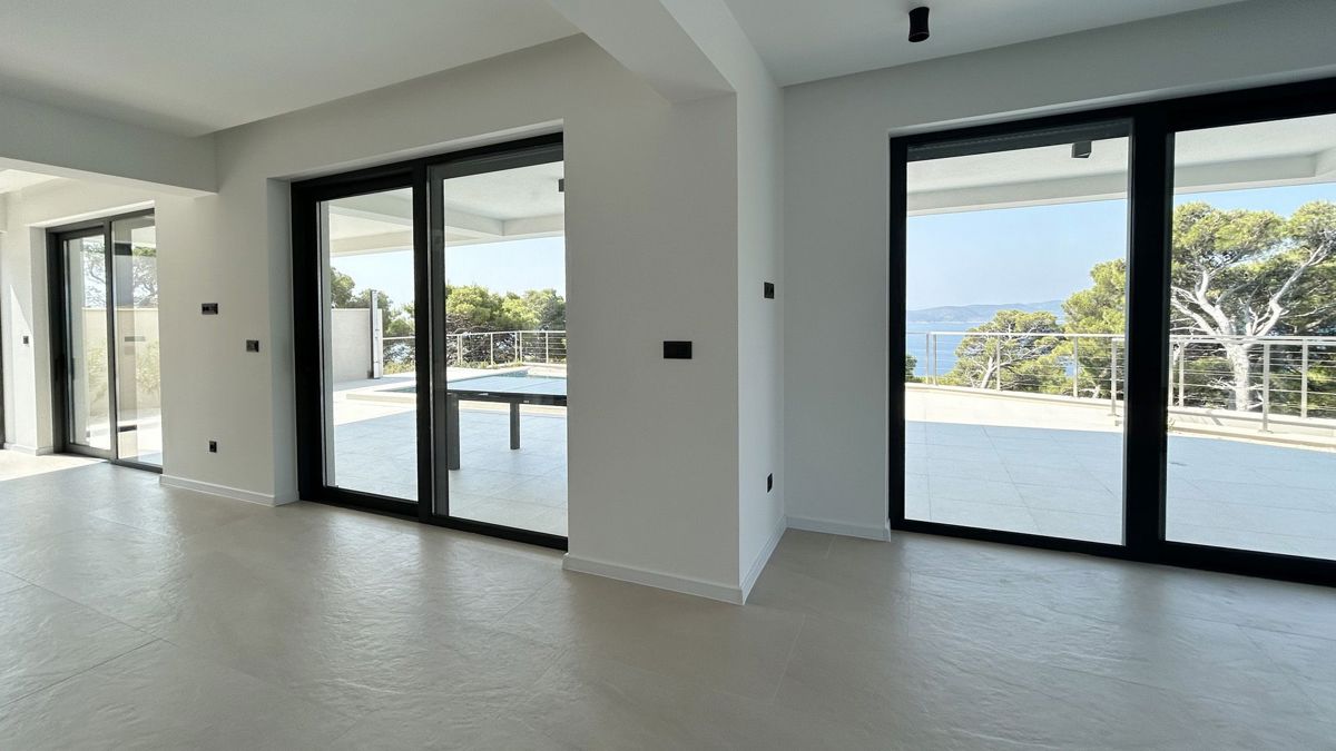 Casa di lusso con piscina e vista mare