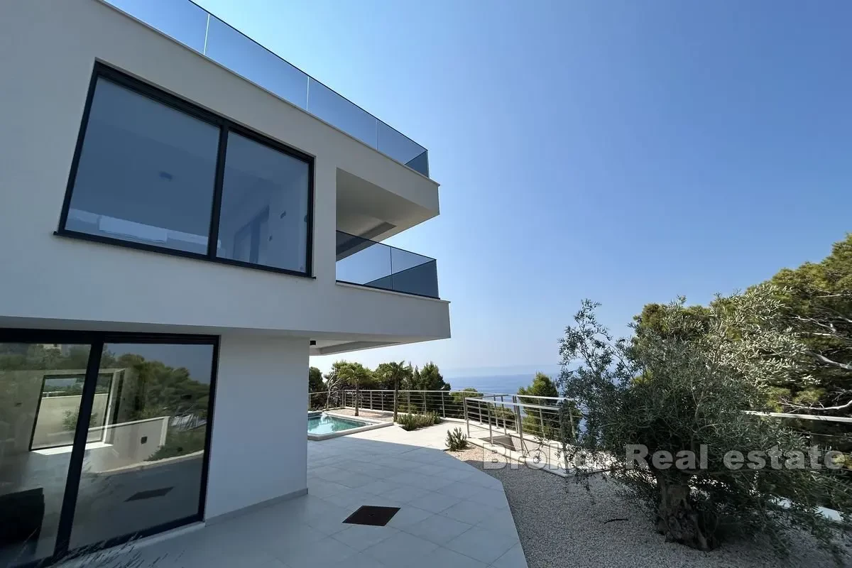 Casa di lusso con piscina e vista mare